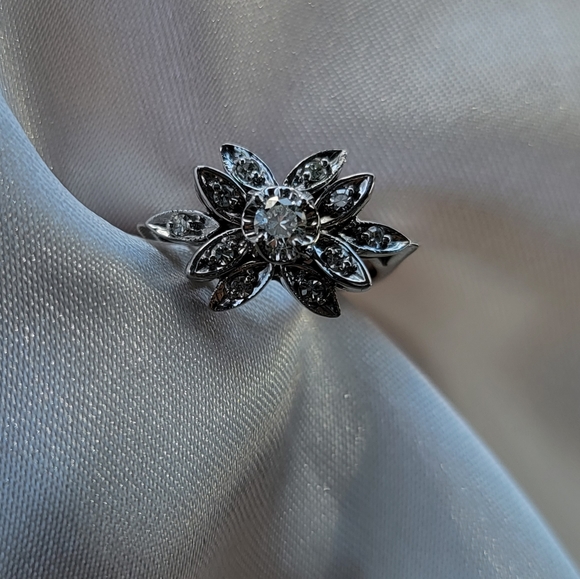 Vintage White Gold Flower Diamond Ring - Picture 9 of 9